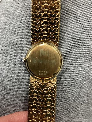 Lot 5 - A lady's 18k gold cased Piaget wristwatch