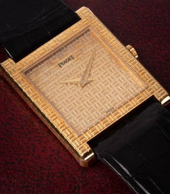 Lot 4 - A lady's 18k gold cased Piaget wristwatch