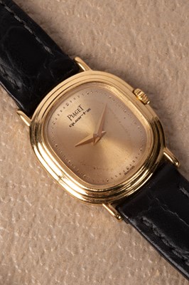 Lot 6 - A lady's 18k gold cased Piaget wristwatch