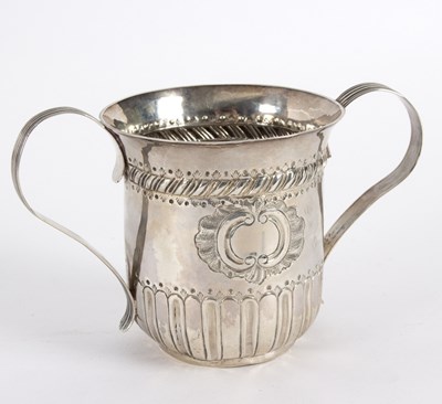 Lot 21 - A George III silver porringer, GB, London 1790,...