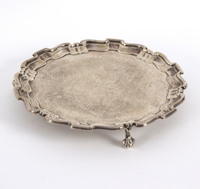 Lot 23 - A silver salver, Mappin & Webb, London, 1915,...