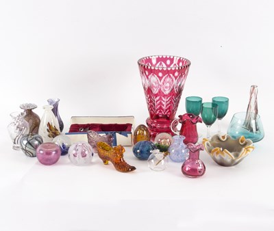 Lot 155 - A group of coloured glass to include Caithness...