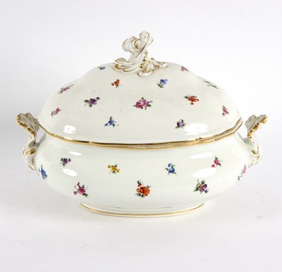 Lot 199 - A Meissen porcelain tureen decorated small...