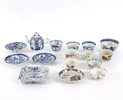 Lot 256 - A small group of Oriental porcelain to include...