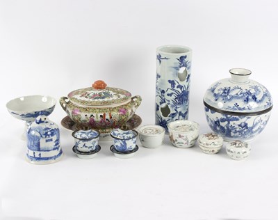 Lot 269 - A quantity of decorative Chinese ceramics,...