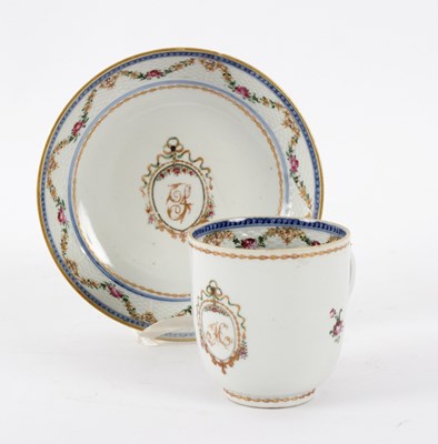 Lot 285 - A late 18th Century Chinese armorial cup and...