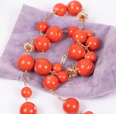 Lot 52 - A yellow metal and coral bead necklace
