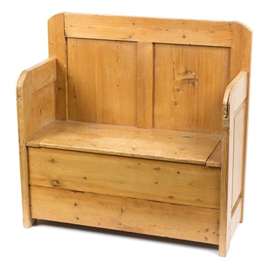 Lot 549 - A pine settle, with hinged seat, 102cm wide