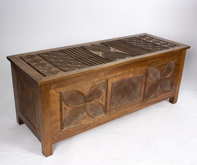 Lot 589 - A modern chest with hinged top, 130cm wide