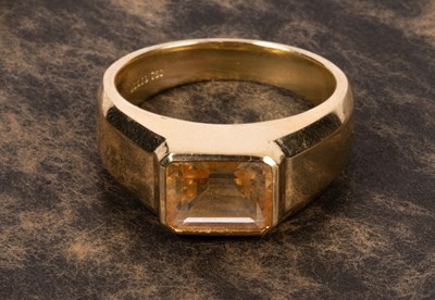 Lot 122 - An 18ct gold yellow topaz ring