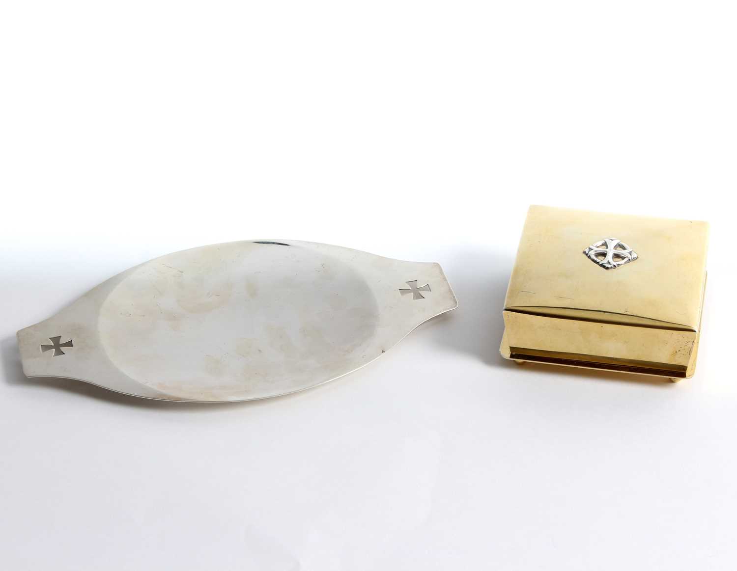 Lot 43 - A silver gilt communion bread box, Henwood