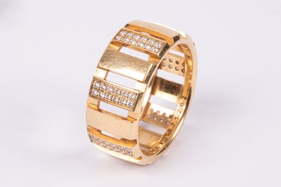 Lot 55 - A Chaumet 18ct yellow gold and diamond 'Class One' dress ring