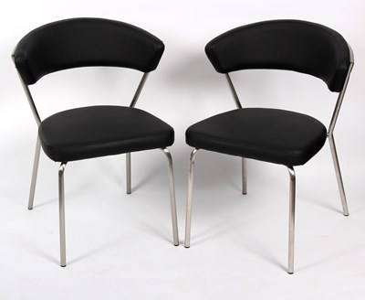 Lot 496 - A pair of modern chairs on chrome supports