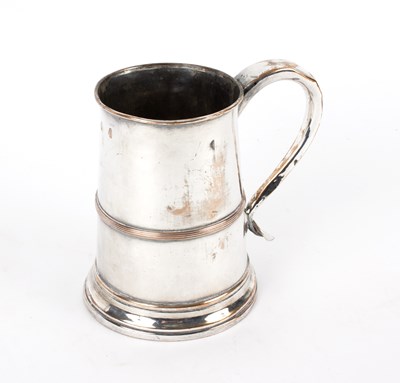 Lot 1 - A Sheffield plate tankard with thread banding,...