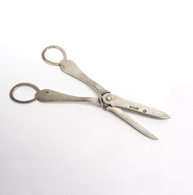 Lot 52 - A pair of silver grape scissors, London 1900,...