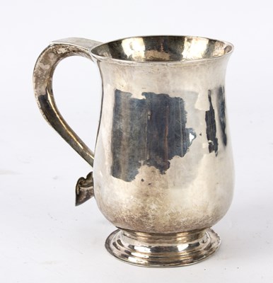 Lot 80 - A George III silver mug, William Sumner,...