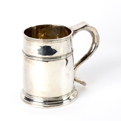 Lot 81 - A Queen Anne silver mug, Nathaniel Lock,...