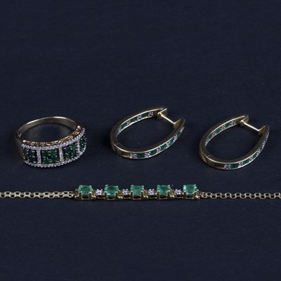 Lot 158 - An emerald and diamond dress ring, set four...