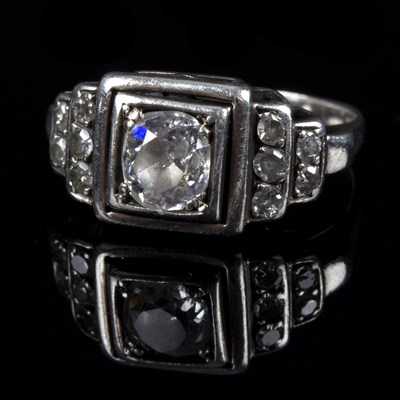 Lot 178 - An Art Deco diamond ring, the central oval...