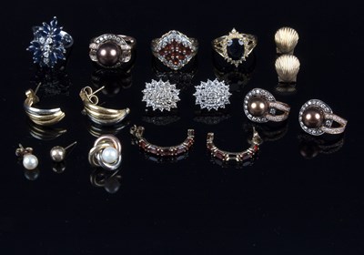 Lot 184 - Three gem set dress rings, to include a...