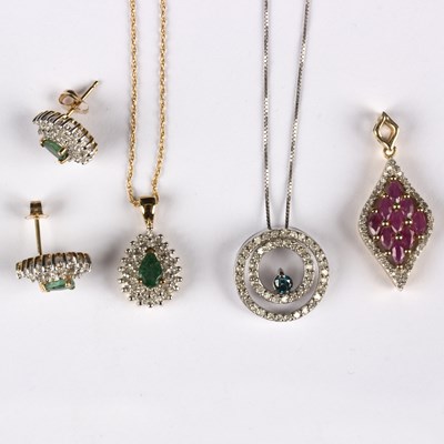 Lot 186 - An emerald and gem set pendant of cluster drop...