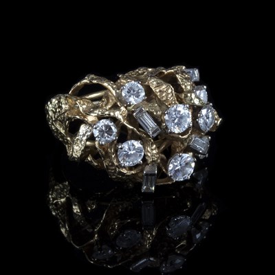 Lot 196 - A diamond dress ring of eight round brilliant...