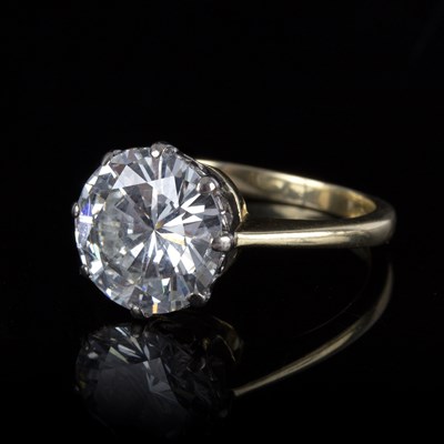 Lot 197 - A diamond single stone ring, the brilliant cut...