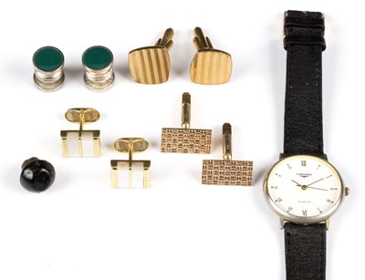 Lot 203 - A pair of 9ct gold cufflinks by Roy King,...