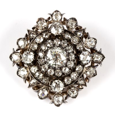 Lot 209 - A Victorian diamond pendant/brooch, the...