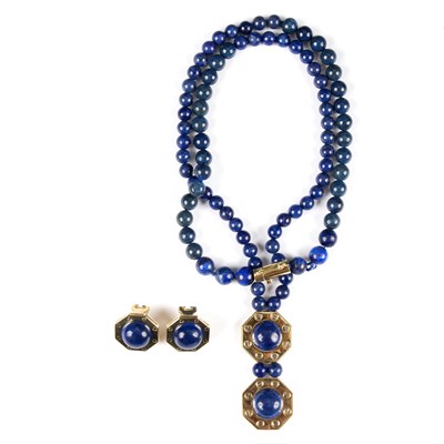 Lot 216 - A lapis lazuli pendant necklace, the single...