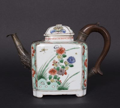 Lot 425 - A Chinese famille verte square teapot and...