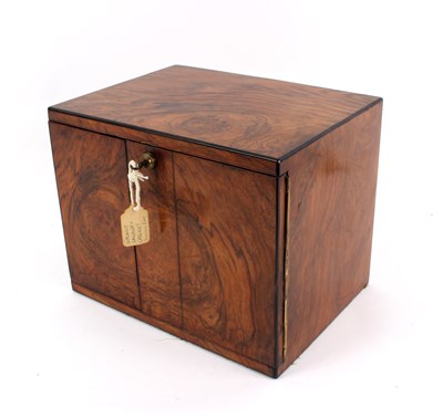 Lot 464 - A 20th Century figured walnut humidor, 31cm wide