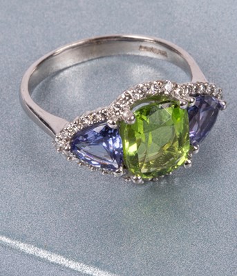 Lot 111 - An 18ct white gold peridot, tanzanite and diamond ring