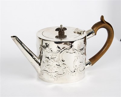 Lot 10 - A George III silver drum-shaped teapot, IC,...