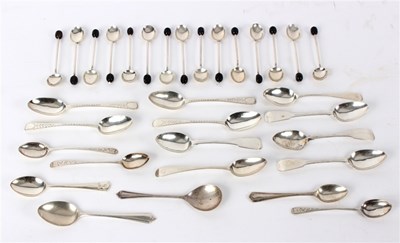 Lot 29 - Fifteen silver coffee spoons with coffee bean...