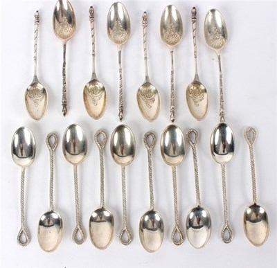 Lot 30 - A set of ten silver teaspoons, Francis Higgins,...