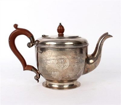 Lot 63 - An Art Deco silver teapot, Sheffield 1930,...