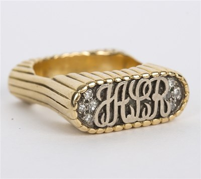 Lot 92 - An 18ct yellow gold and diamond signet ring of...