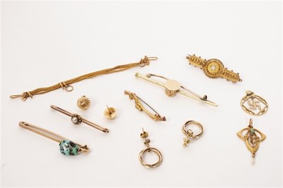 Lot 41 - An Edwardian bar brooch of swagger stick form...