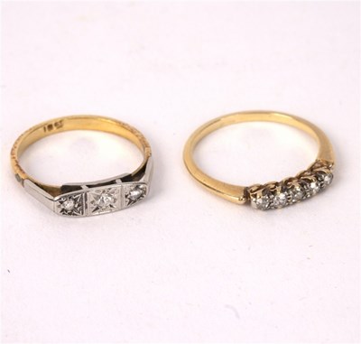 Lot 44 - A diamond five-stone diamond ring set in 18ct...