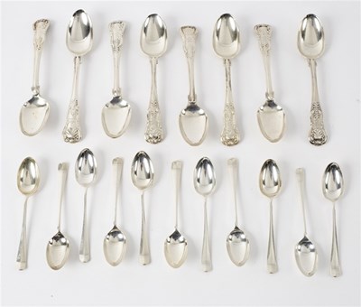 Lot 86 - Six silver George IV King's pattern teaspoons,...