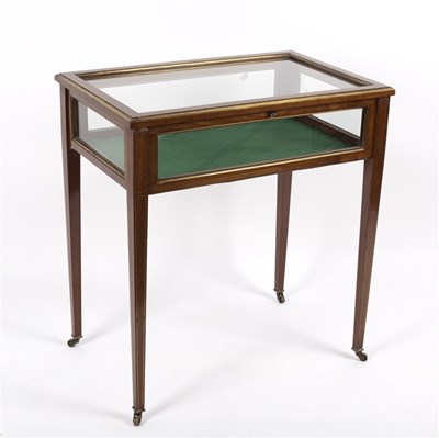 Lot 573 - An Edwardian mahogany display case with parcel...