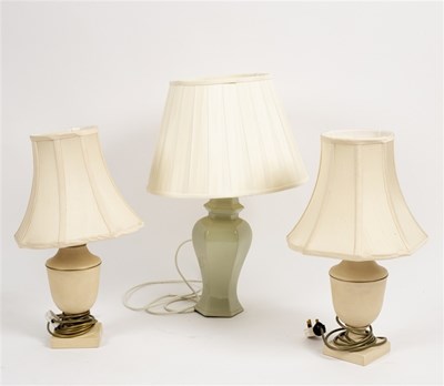 Lot 586 - A pair of vase shaped pottery table lights and...