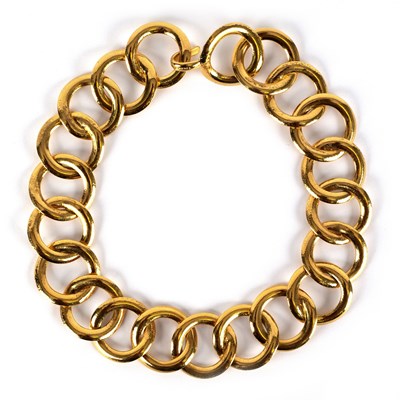 Lot 4 - Chanel, a yellow metal circular link chain...