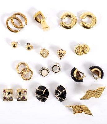 Lot 8 - A group of ear clips and earrings, various, 12...