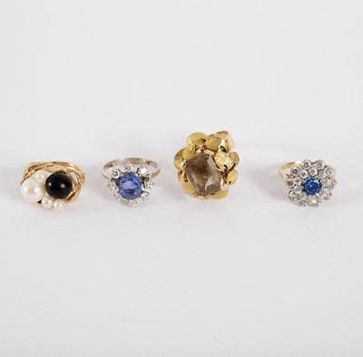 Lot 12 - A dress ring of flowerhead cluster form with...