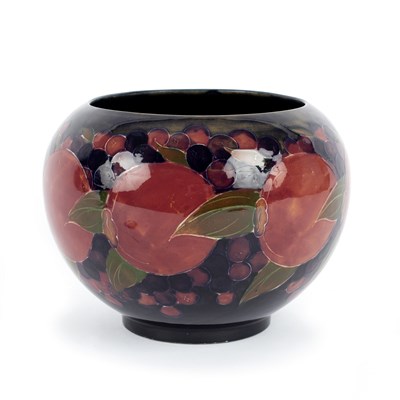 Lot 83 - A Moorcroft pomegranate vase of globular form,...