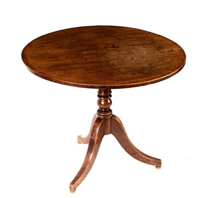 Lot 112 - An early 19th Century circular table on a...