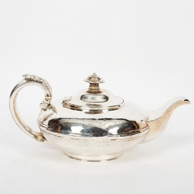 Lot 662 - A George IV circular silver teapot and cover,...