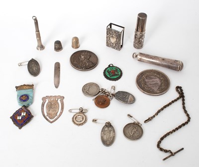 Lot 666 - A quantity of silver sundries to include a...